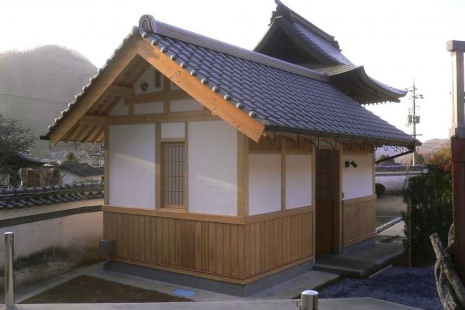 Ｔ寺様外トイレ新築工事の画像
